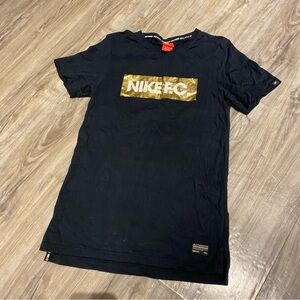 NIKE long tshirt w trendy gold logo